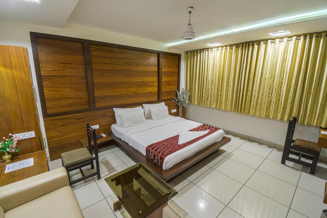 Hotel Radiant Kolhapur Ngoại thất bức ảnh