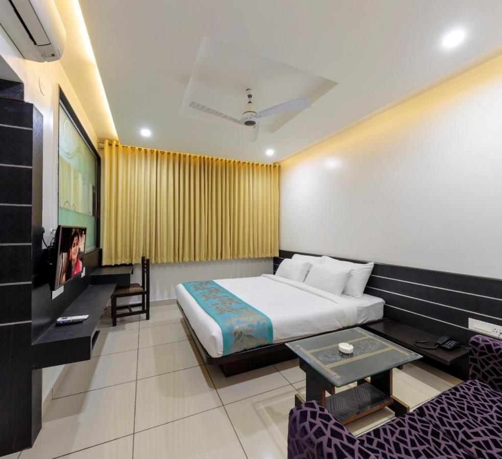 Hotel Radiant Kolhapur Ngoại thất bức ảnh