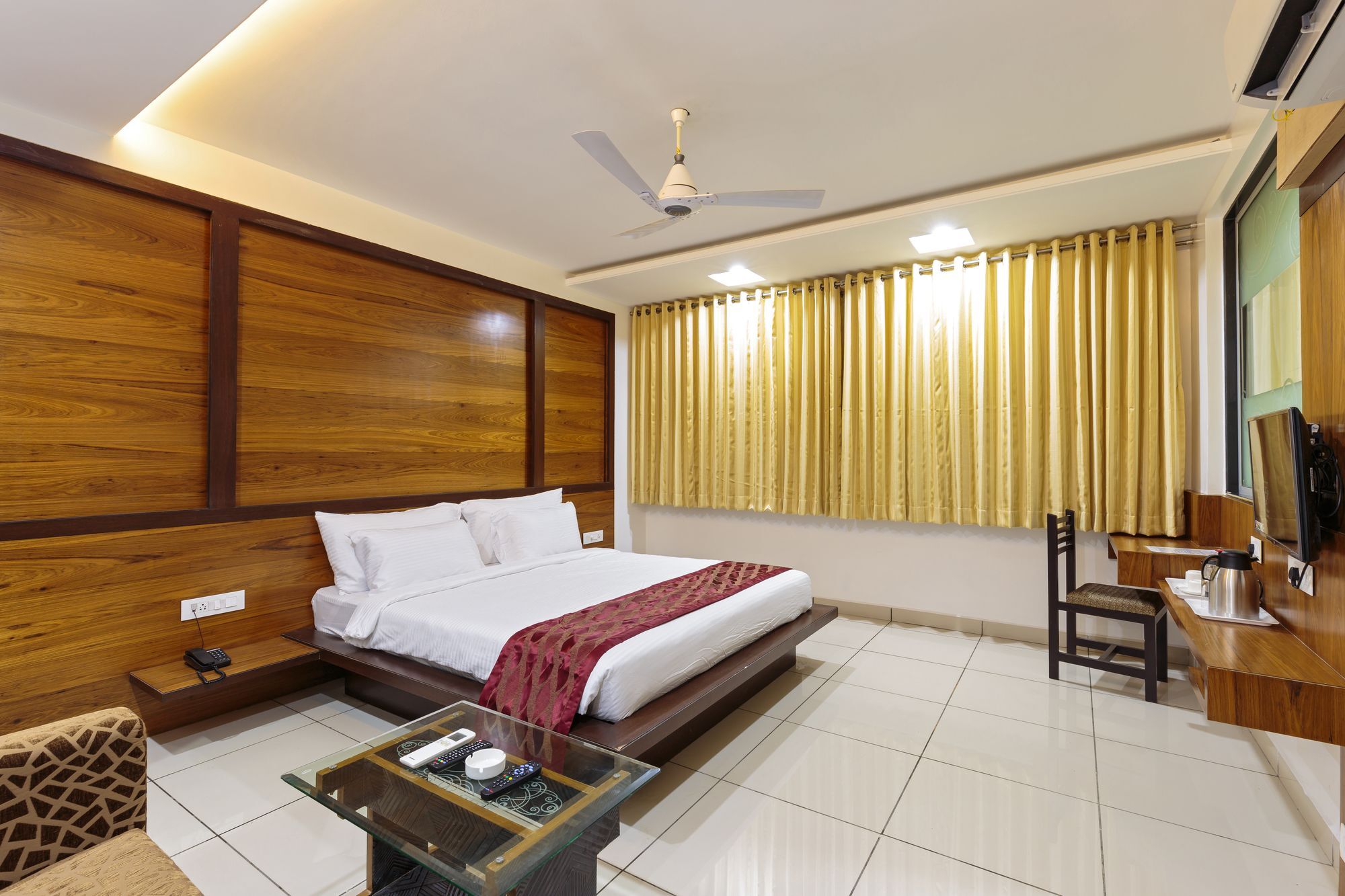 Hotel Radiant Kolhapur Ngoại thất bức ảnh