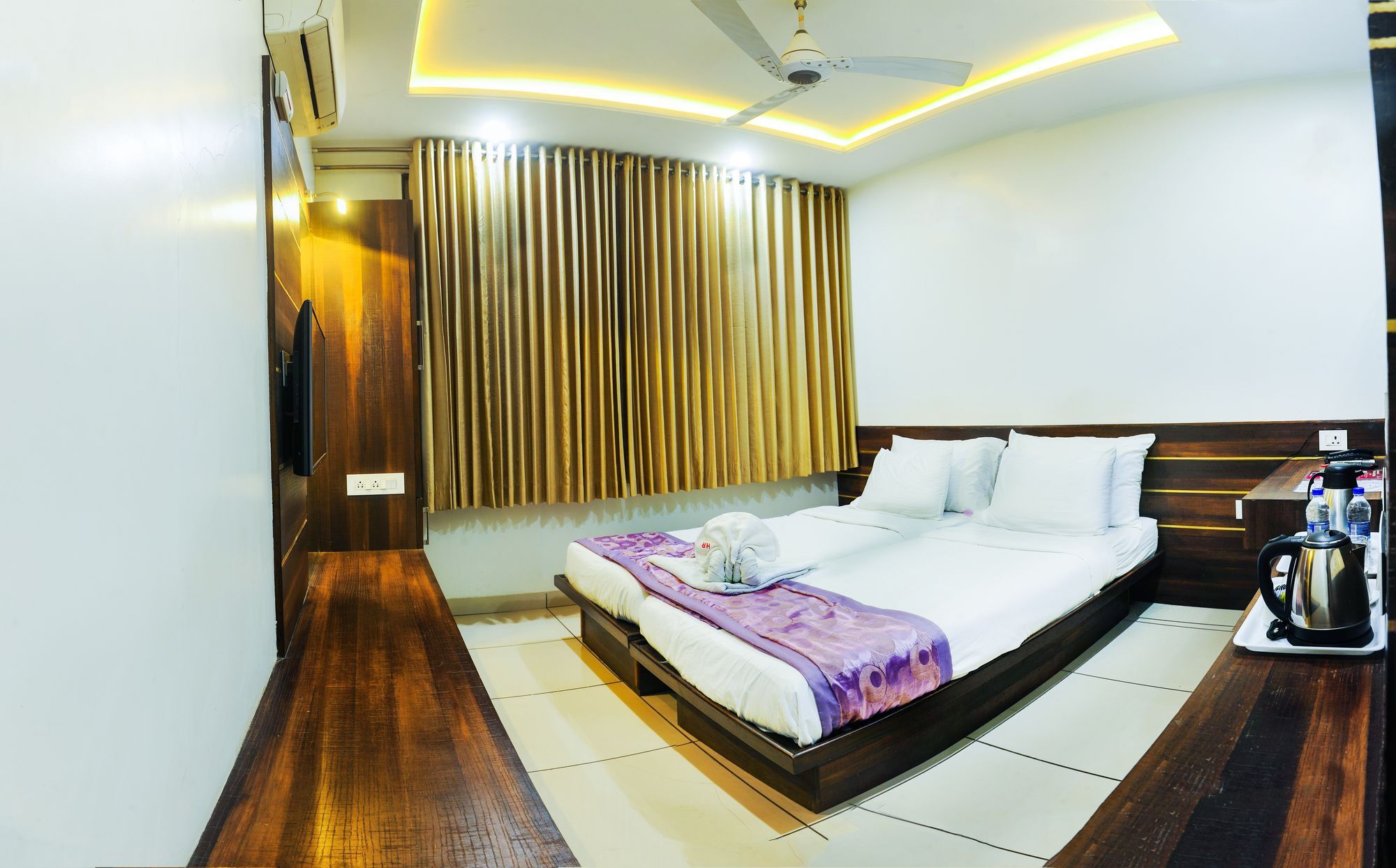 Hotel Radiant Kolhapur Ngoại thất bức ảnh